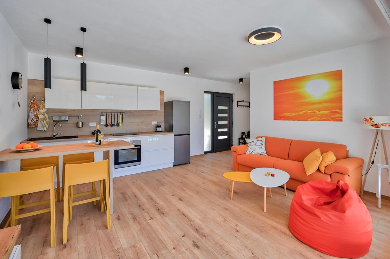 Villa Solis-Modern Villa For A Romantic Retreat, Heated Pool Ližnjan Dış mekan fotoğraf