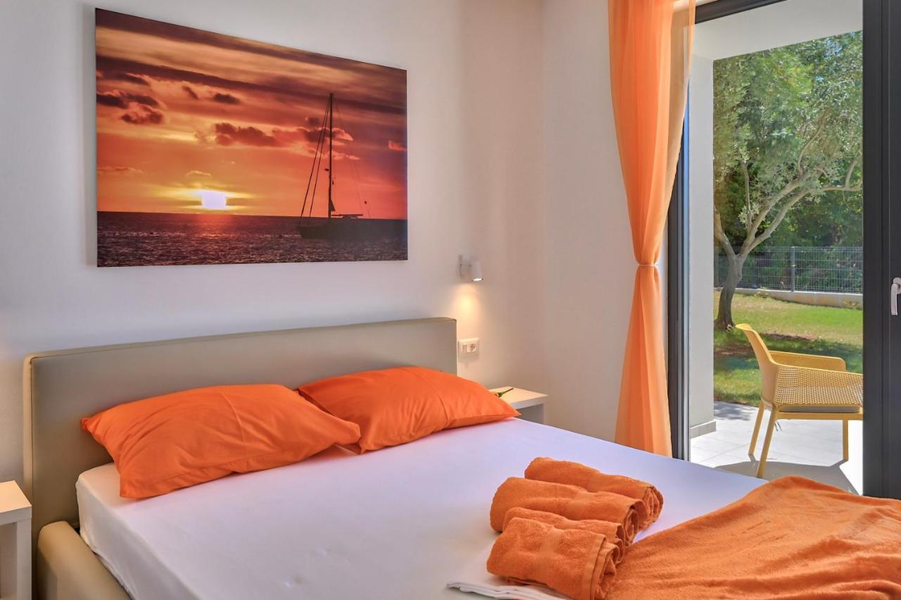 Villa Solis-Modern Villa For A Romantic Retreat, Heated Pool Ližnjan Dış mekan fotoğraf