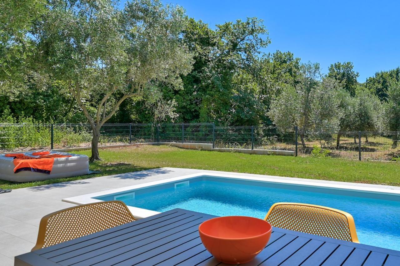 Villa Solis-Modern Villa For A Romantic Retreat, Heated Pool Ližnjan Dış mekan fotoğraf